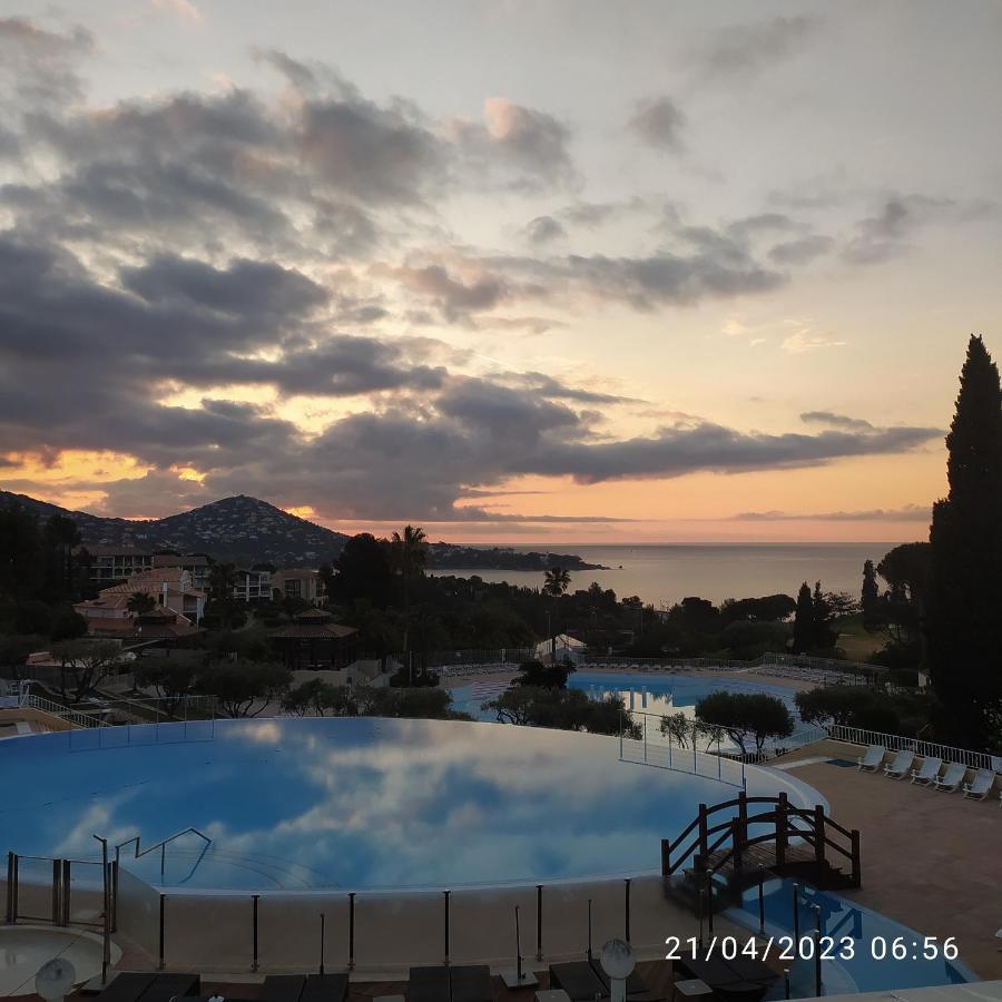 Studio 4P Vue Mer Calme Cap Esterel Saint-Raphael  Exterior photo
